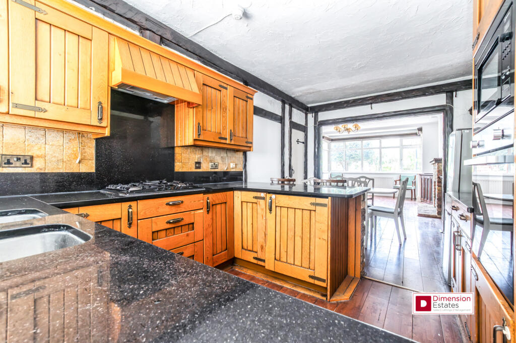 5 bed Mid Terraced House for rent in London. From Dimension Estates - London