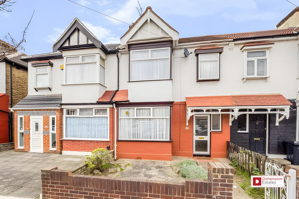 4 bed Mid Terraced House for rent in Chigwell. From Dimension Estates - London 4 bed Mid Terraced House for rent in Chigwell. From Dimension Estates - London