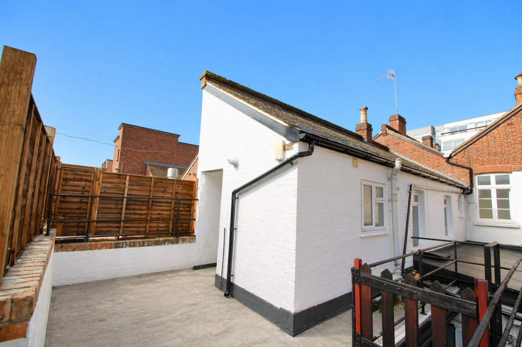 4 bed 1st Floor Flat for rent in Guildford. From Cobbles Estate Agents - Guildford