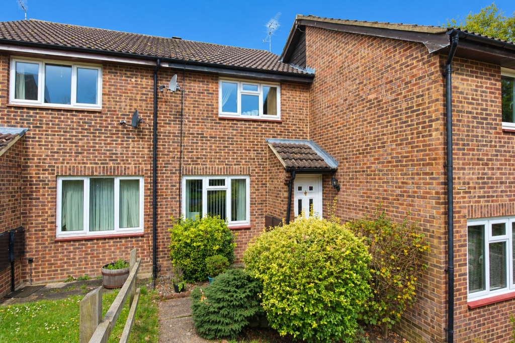 2 bed Mid Terraced House for rent in West Clandon. From Cobbles Estate Agents - Guildford