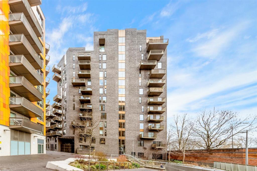2 bed 1st Floor Flat for rent in Poplar. From Docklands Prestige Residential - London