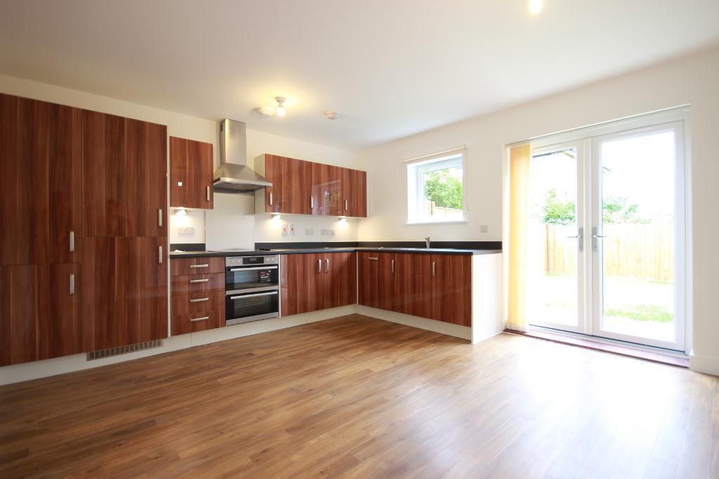 4 bed Mid Terraced House for rent in Barking. From Docklands Prestige Residential - London