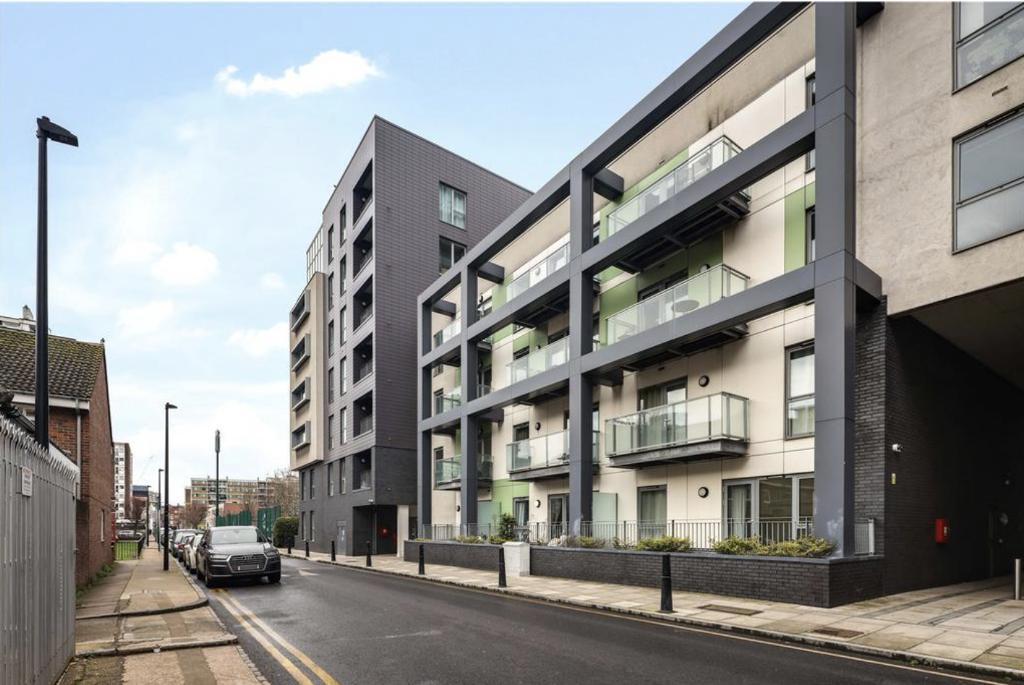 3 bed 1st Floor Flat for rent in Stepney. From Docklands Prestige Residential - London