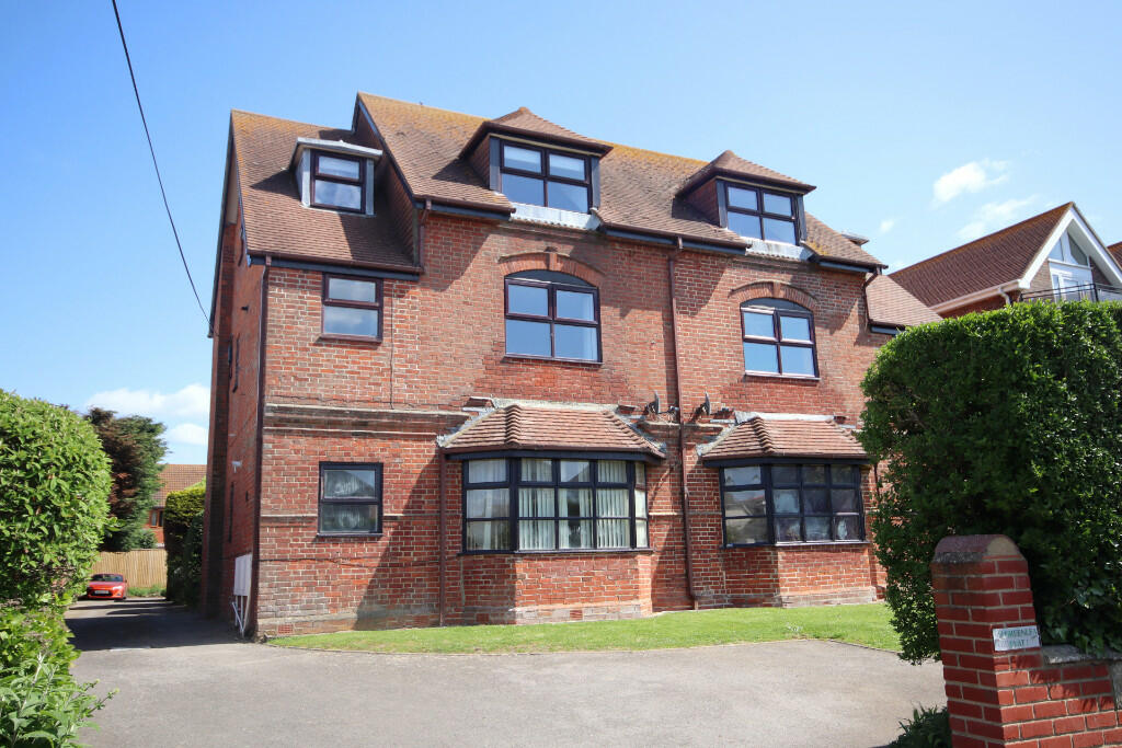 2 bed 1st Floor Flat for rent in Milford on Sea. From Collins & Butler LTD - Milford on Sea 2 bed 1st Floor Flat for rent in Milford on Sea. From Collins & Butler LTD - Milford on Sea