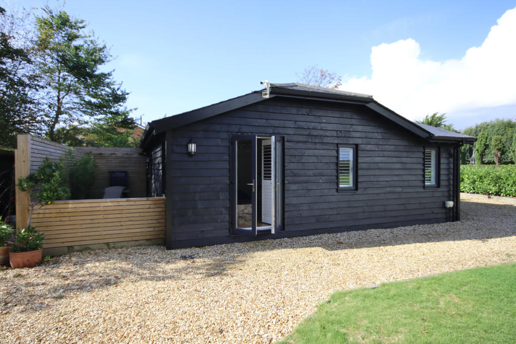 1 bed Detached bungalow for rent in Milford on Sea. From Collins & Butler LTD - Milford on Sea
