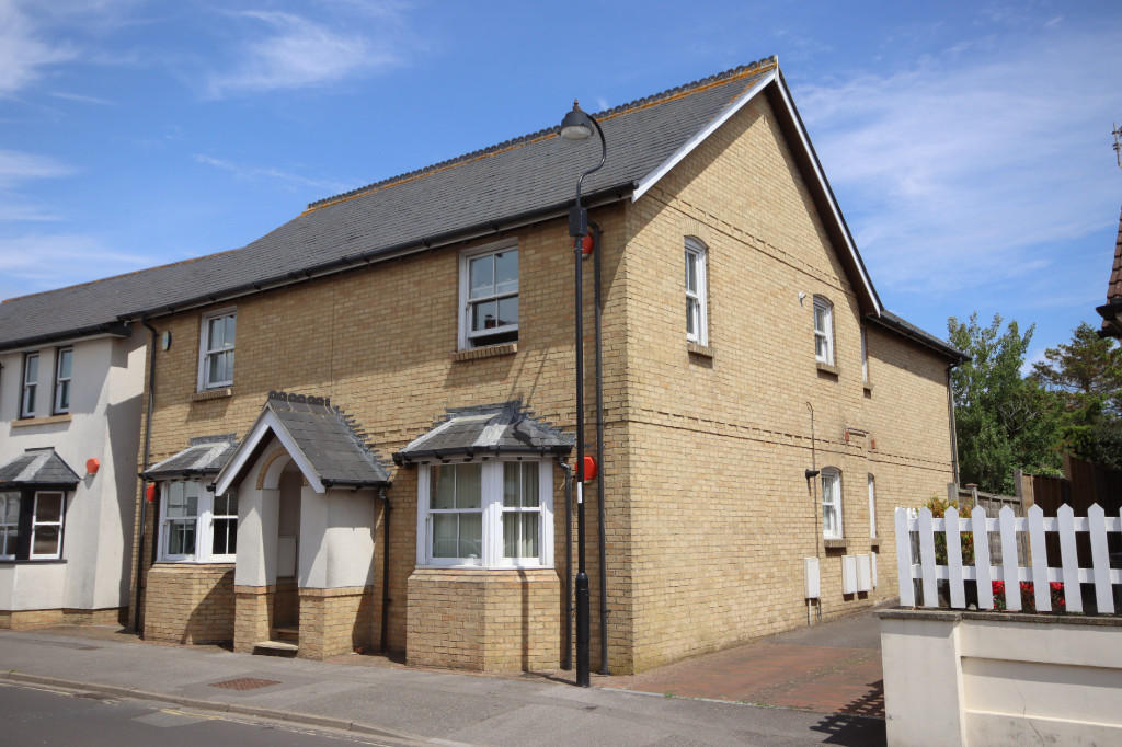 2 bed 1st Floor Flat for rent in Milford on Sea. From Collins & Butler LTD - Milford on Sea 2 bed 1st Floor Flat for rent in Milford on Sea. From Collins & Butler LTD - Milford on Sea