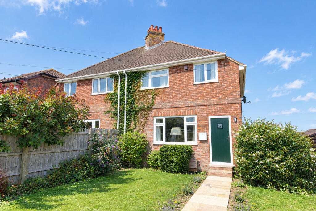 3 bed Semi Detached for rent in Milford on Sea. From Collins & Butler LTD - Milford on Sea 3 bed Semi Detached for rent in Milford on Sea. From Collins & Butler LTD - Milford on Sea