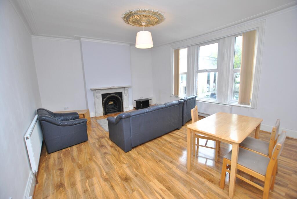 5 bed 1st Floor Flat for rent in Acton. From Doyle Sales & Lettings - Hanwell