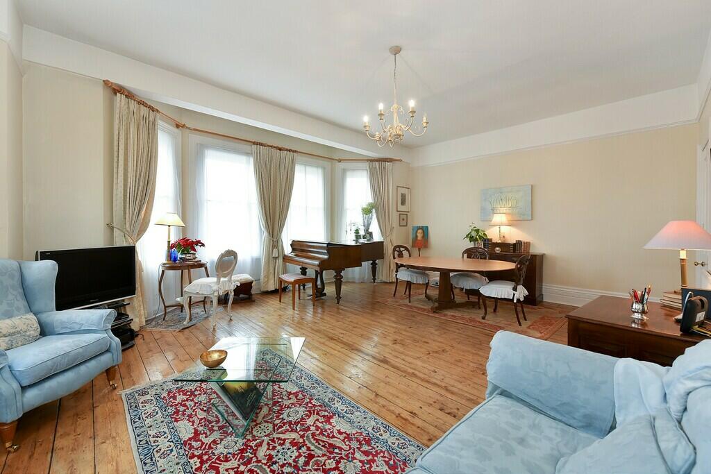 2 bed Flat for rent in Kensington. From Draker