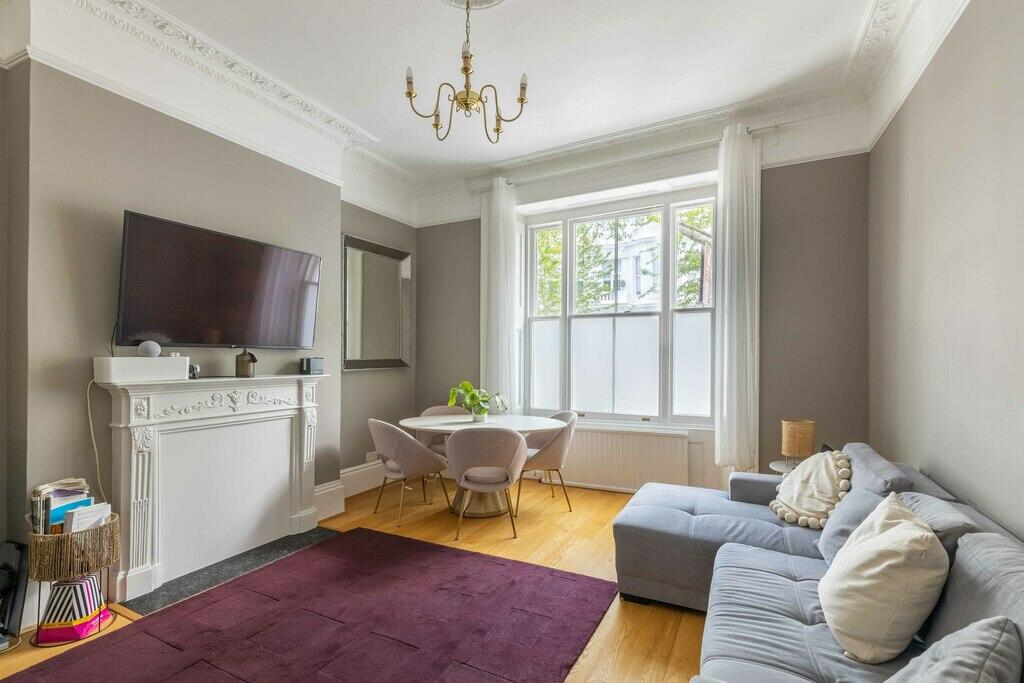 1 bed Flat for rent in Kensington. From Draker