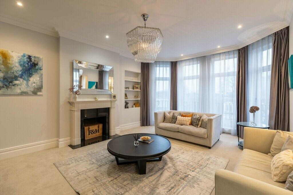 3 bed Apartment for rent in Kensington. From Draker