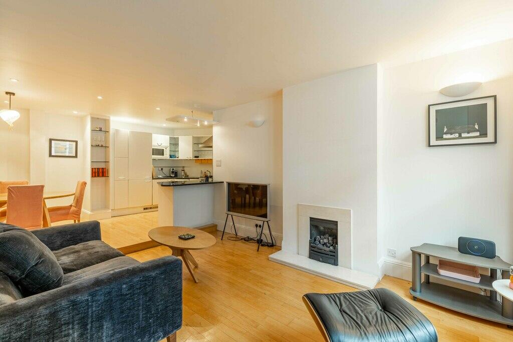 2 bed Detached House for rent in London. From Draker