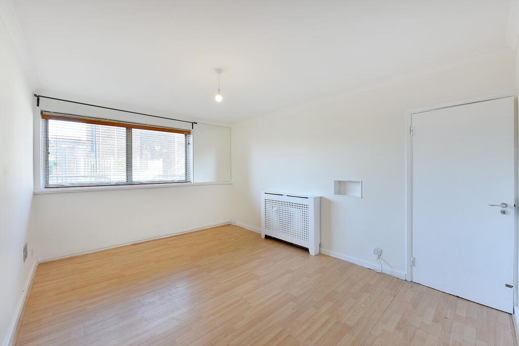 3 bed 1st Floor Flat for rent in London. From Draker