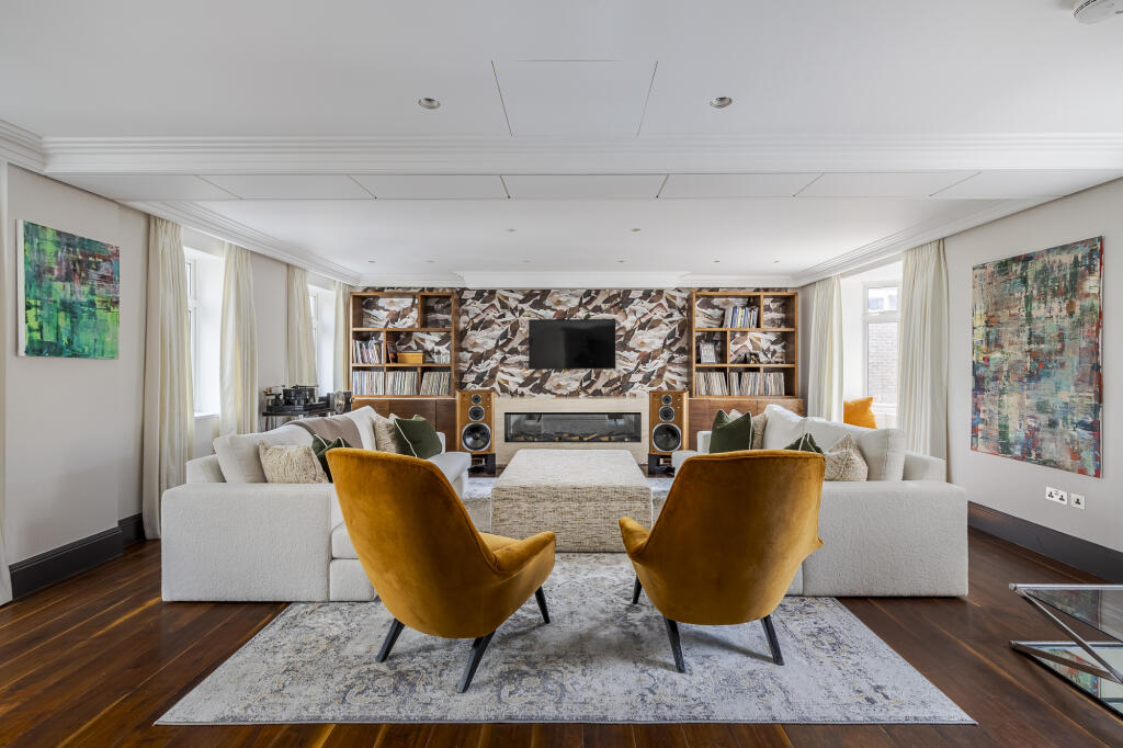 5 bed Detached for rent in London. From Draker 5 bed Detached for rent in London. From Draker