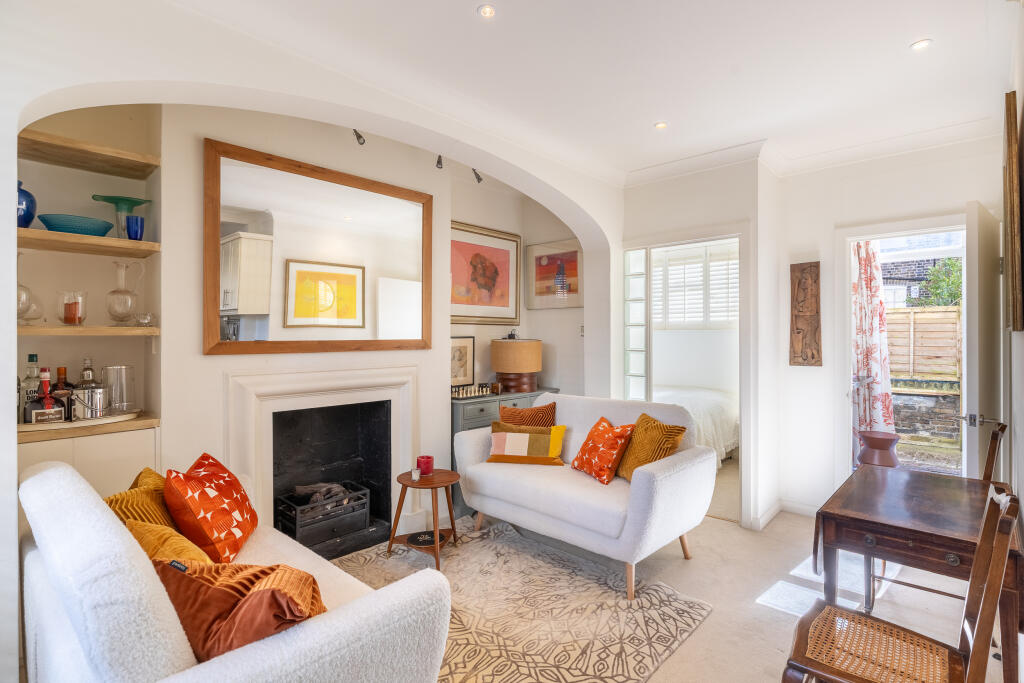 2 bed 1st Floor Flat for rent in London. From Draker 2 bed 1st Floor Flat for rent in London. From Draker