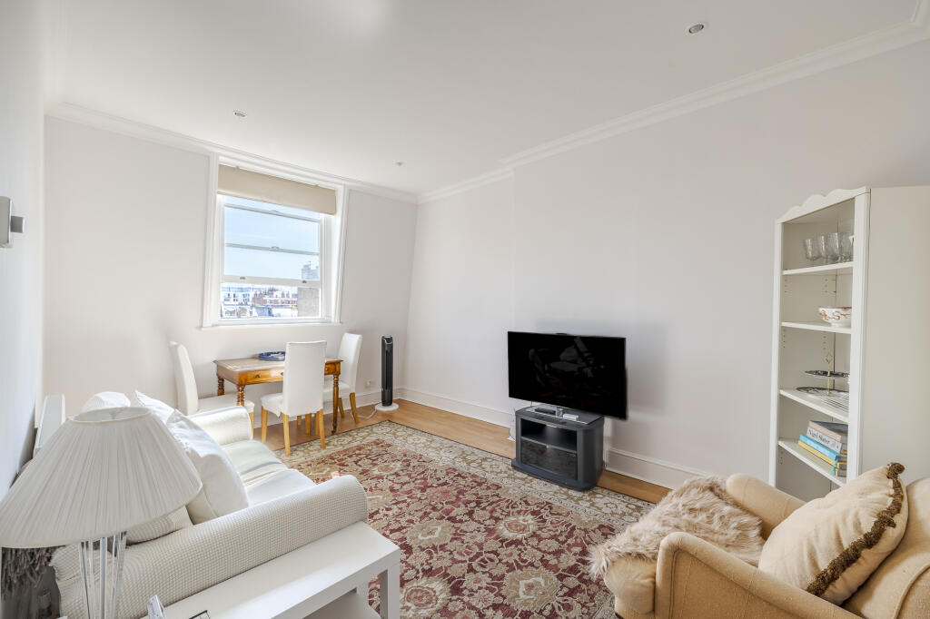 2 bed 1st Floor Flat for rent in Chelsea. From Draker