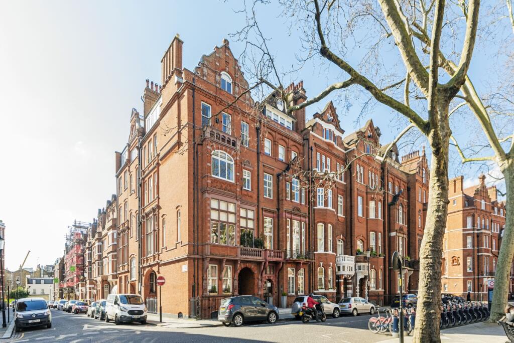 3 bed 1st Floor Flat for rent in London. From Draker