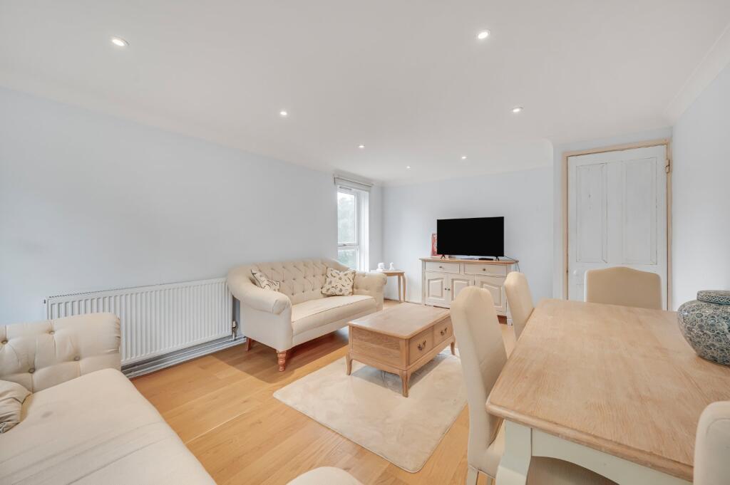 2 bed 1st Floor Flat for rent in London. From Draker