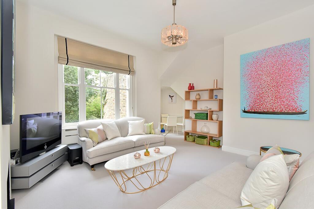 1 bed 1st Floor Flat for rent in London. From Draker