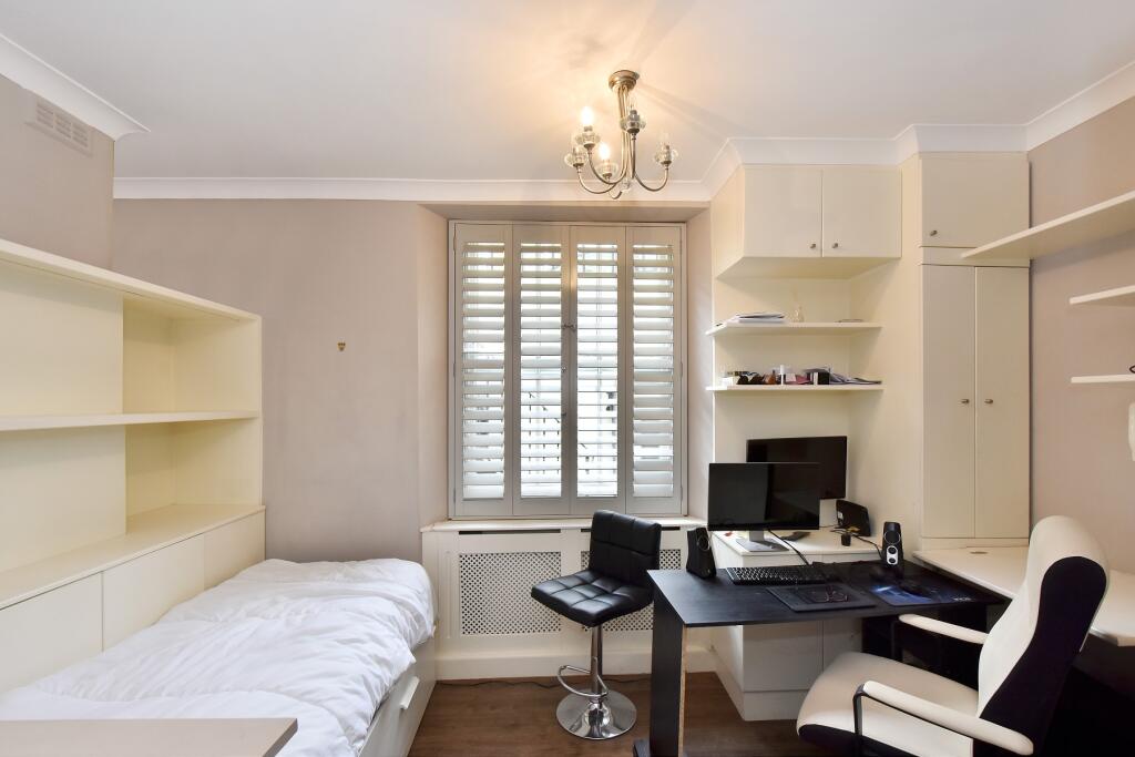 4 bed 1st Floor Flat for rent in London. From Draker