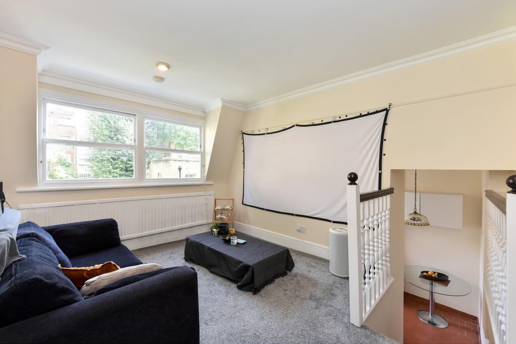 2 bed 1st Floor Flat for rent in London. From Draker