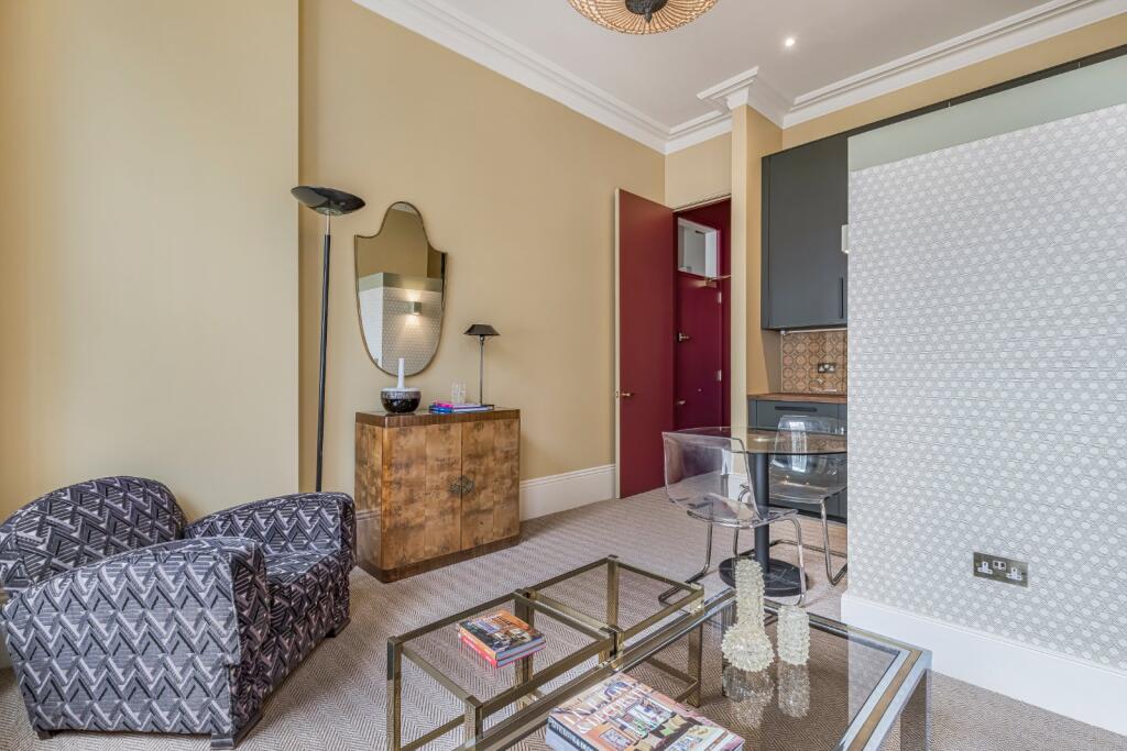 1 bed Mid Terraced House for rent in London. From Draker