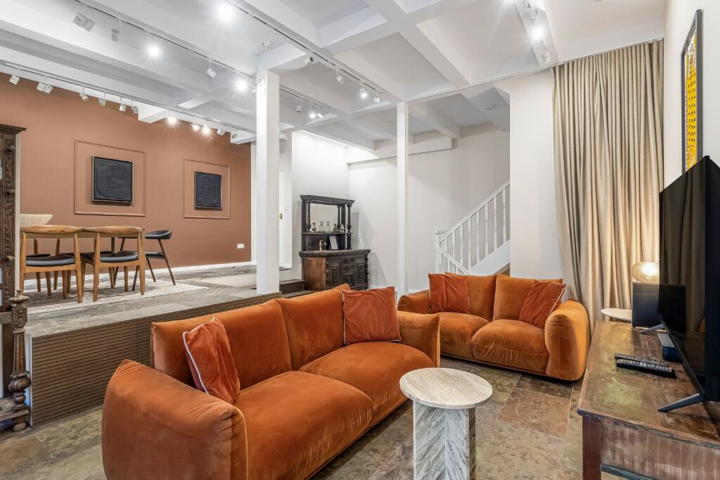 5 bed Mid Terraced House for rent in London. From Draker