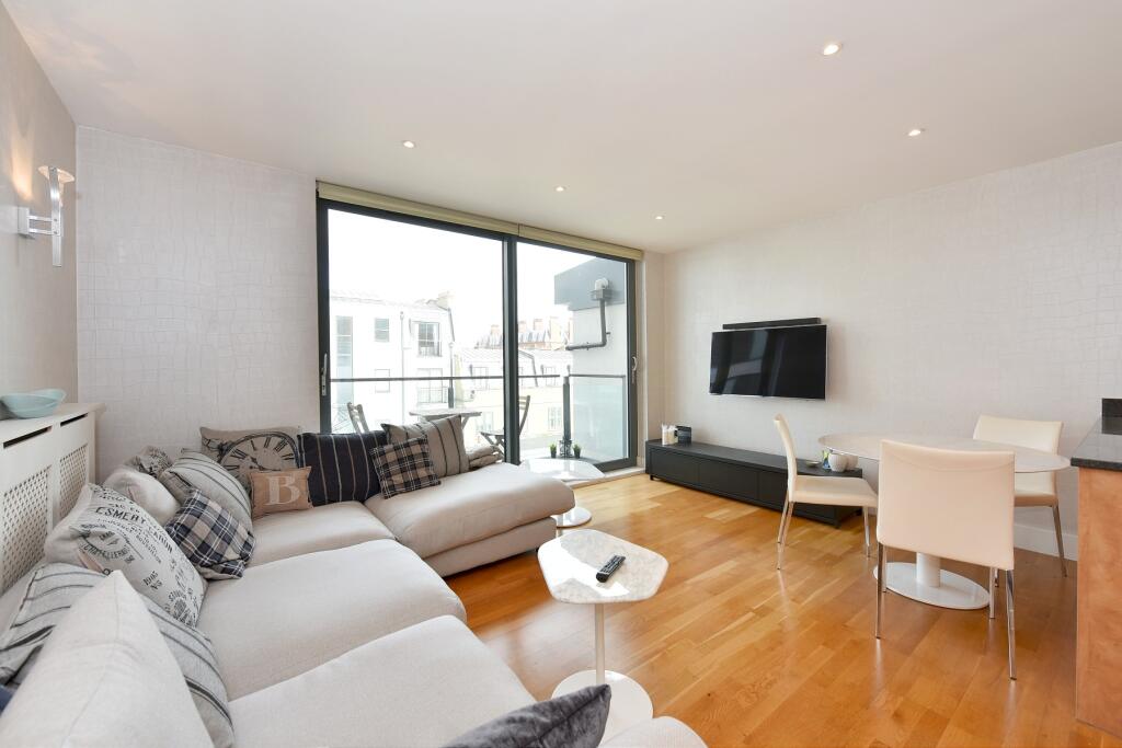 2 bed 1st Floor Flat for rent in Chelsea. From Draker