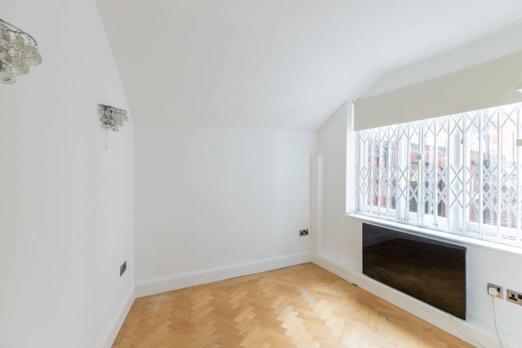 4 bed 1st Floor Flat for rent in Chelsea. From Draker 4 bed 1st Floor Flat for rent in Chelsea. From Draker