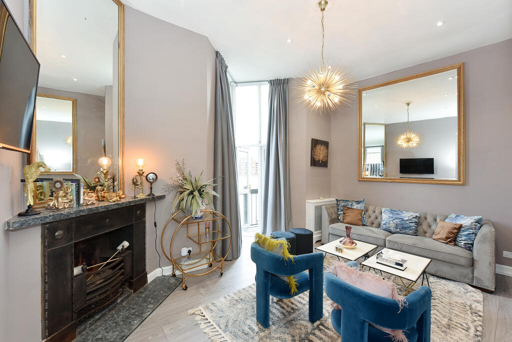 3 bed 1st Floor Flat for rent in London. From Draker