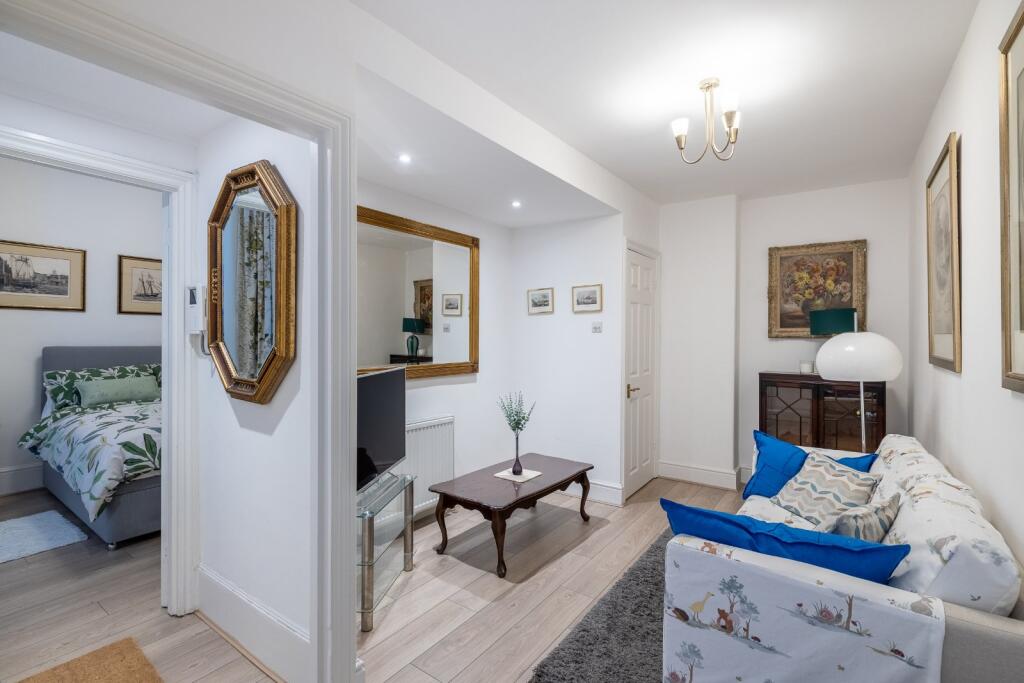 1 bed 1st Floor Flat for rent in London. From Draker