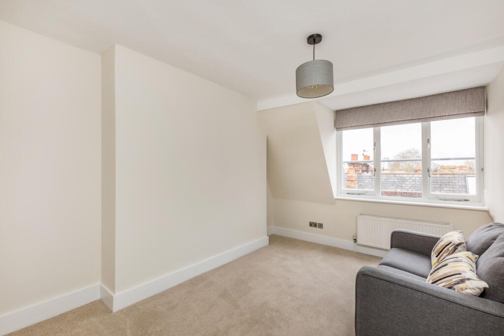 1 bed 1st Floor Flat for rent in London. From Draker