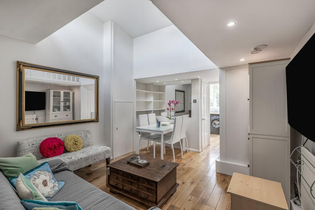 3 bed 1st Floor Flat for rent in London. From Draker