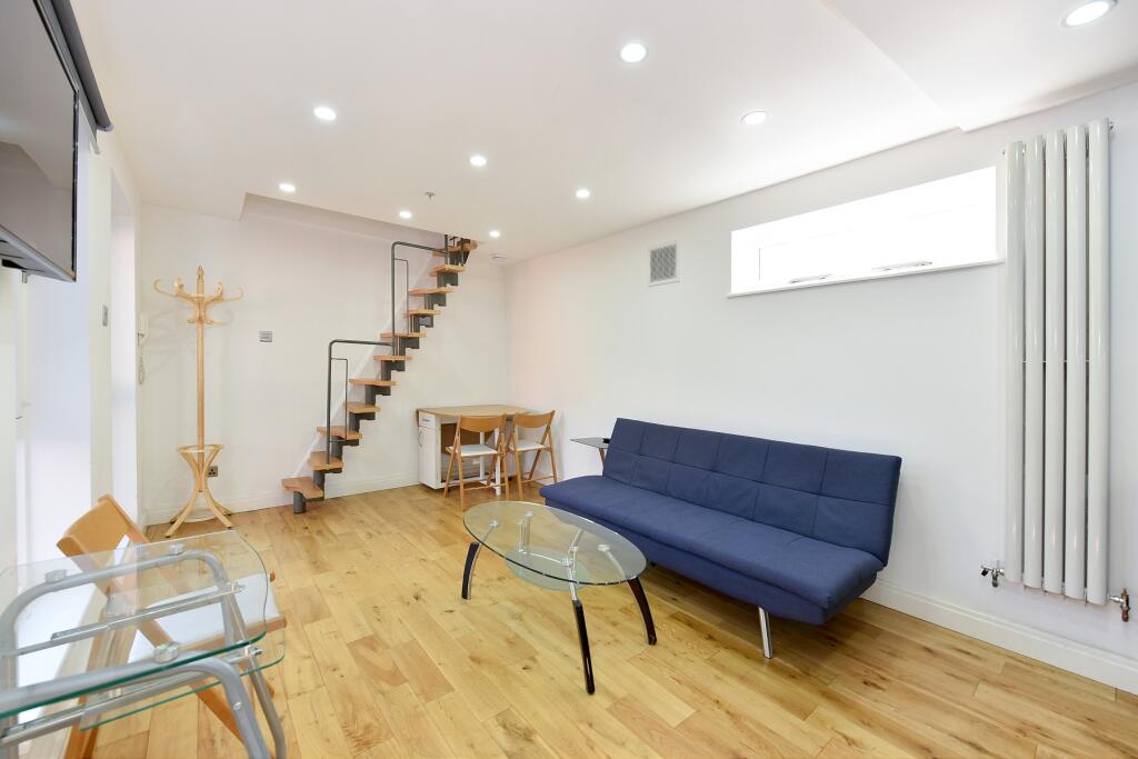 2 bed 1st Floor Flat for rent in London. From Draker