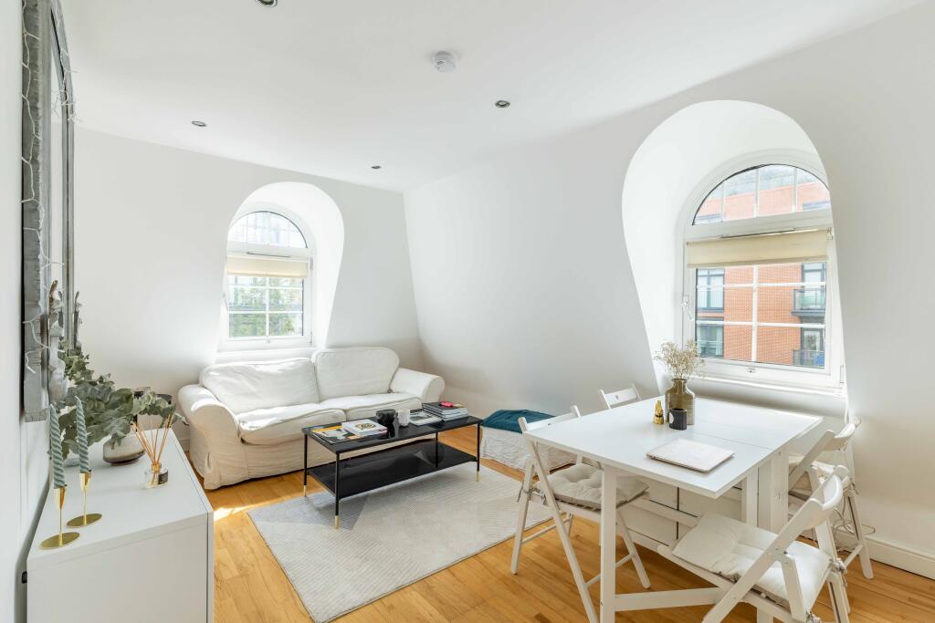 3 bed 1st Floor Flat for rent in London. From Draker 3 bed 1st Floor Flat for rent in London. From Draker