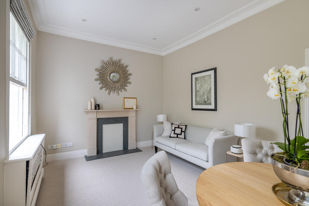 2 bed 1st Floor Flat for rent in Chelsea. From Draker