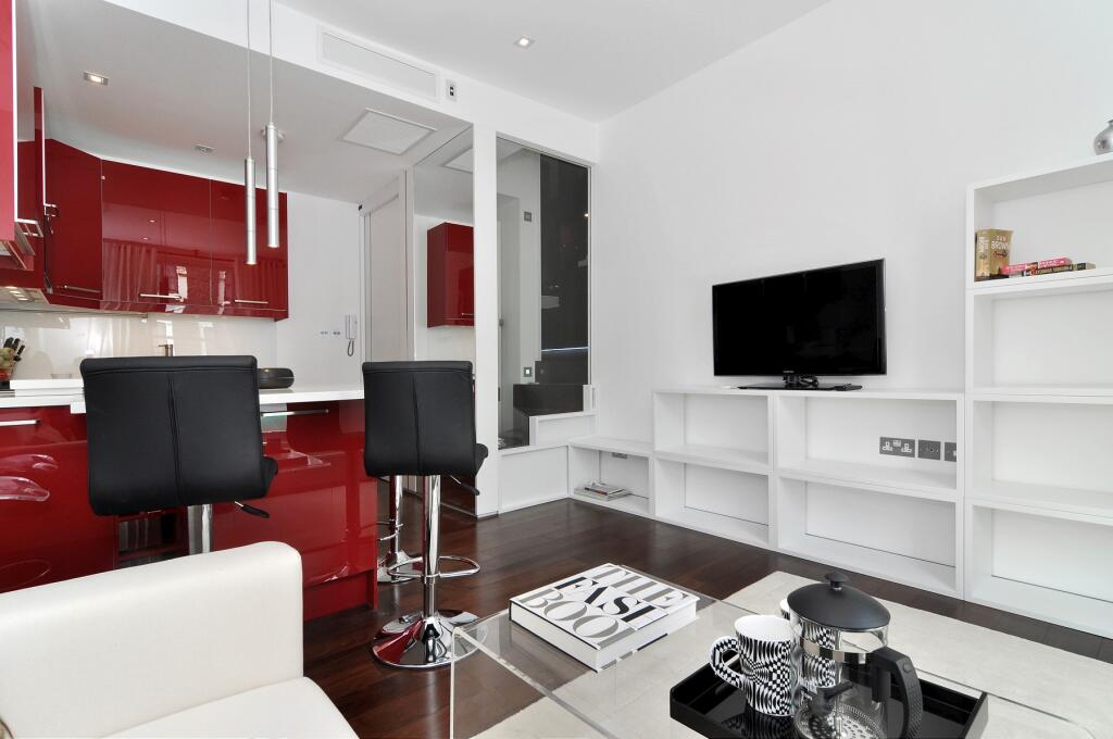 2 bed 1st Floor Flat for rent in London. From Draker