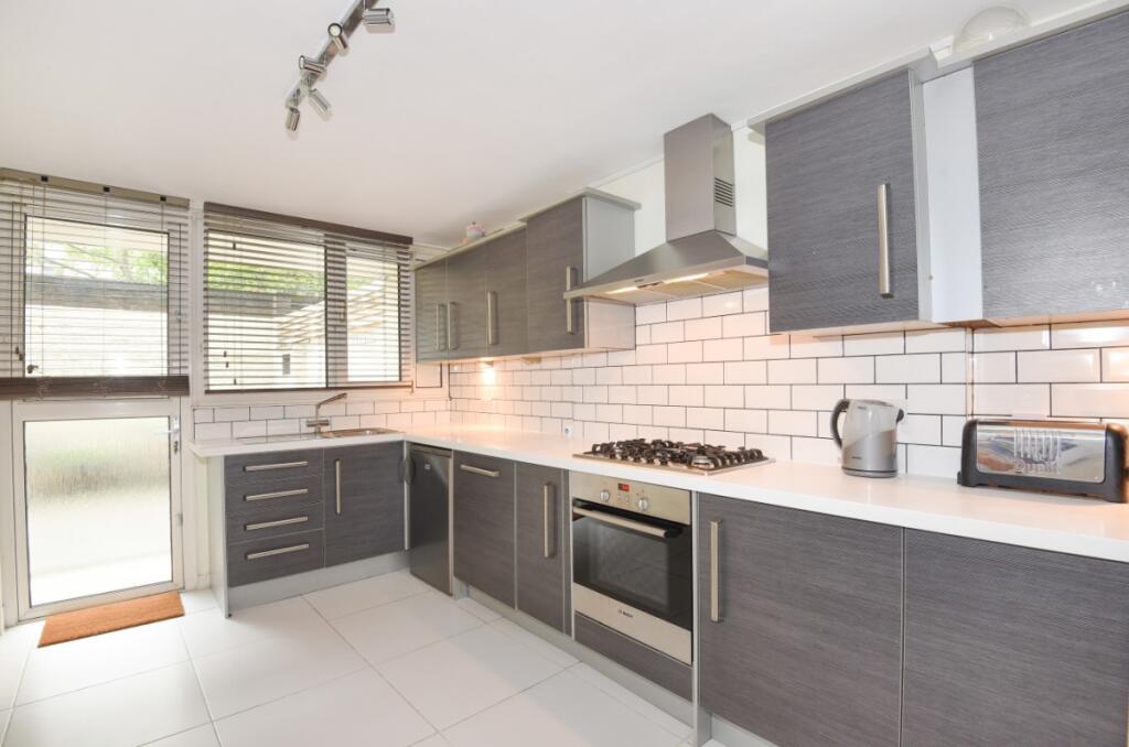 3 bed Not Specified for rent in London. From Draker