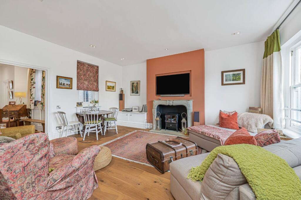 2 bed 1st Floor Flat for rent in Chelsea. From Draker