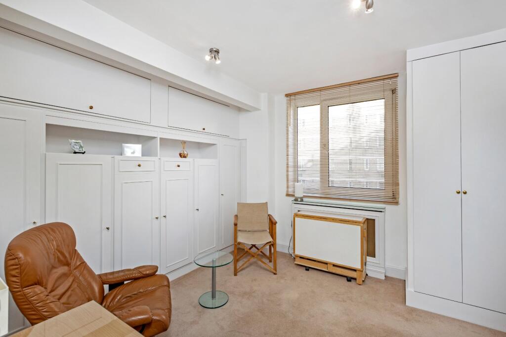 4 bed 1st Floor Flat for rent in London. From Draker