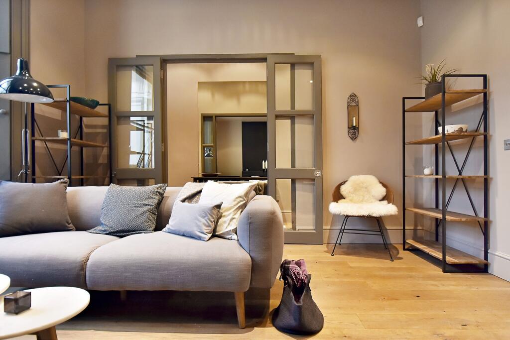 2 bed 1st Floor Flat for rent in London. From Draker