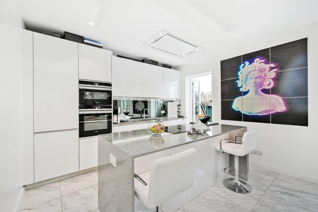 3 bed Mid Terraced House for rent in London. From Draker 3 bed Mid Terraced House for rent in London. From Draker