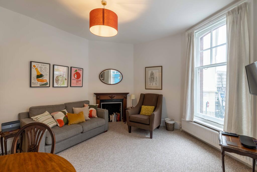 2 bed 1st Floor Flat for rent in London. From Draker
