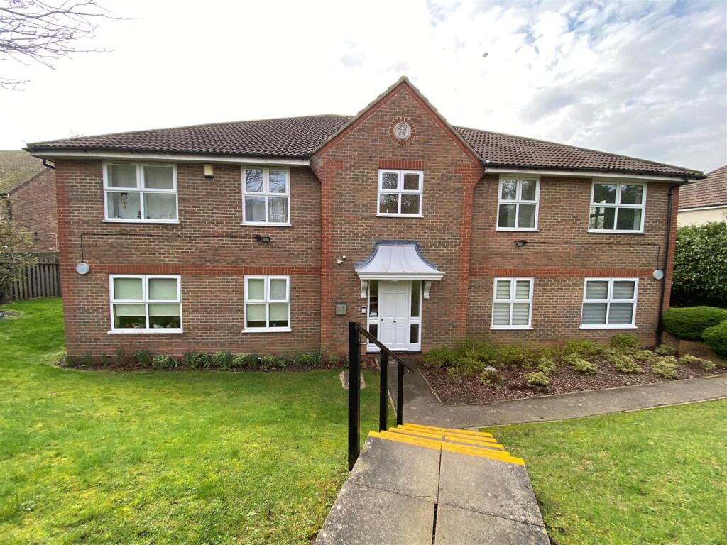 2 bed Apartment for rent in Hadley Wood. From Duncan Perry Estate Agents - Potters Bar