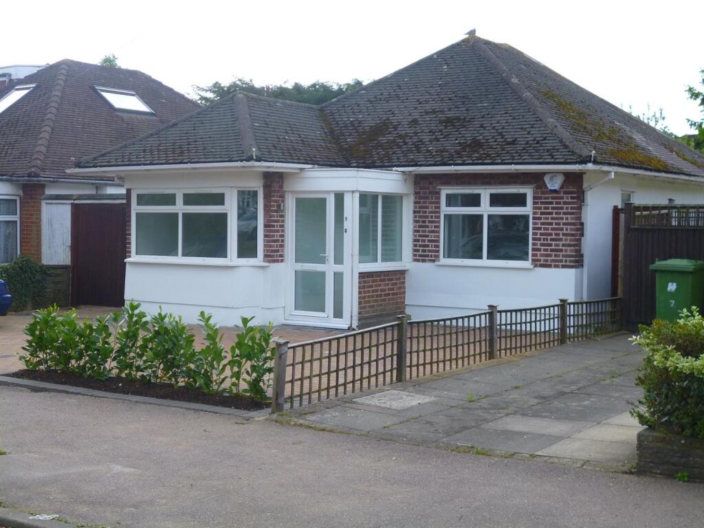 3 bed Detached bungalow for rent in Potters Bar. From Duncan Perry Estate Agents - Potters Bar