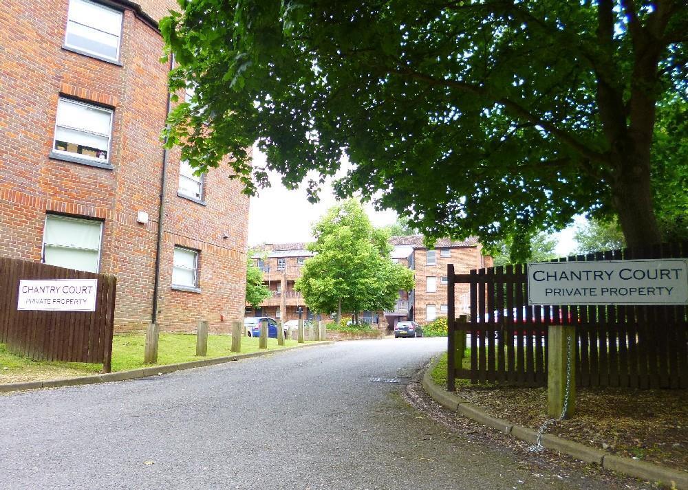 2 bed Apartment for rent in Hatfield. From Duncan Perry Estate Agents - Potters Bar