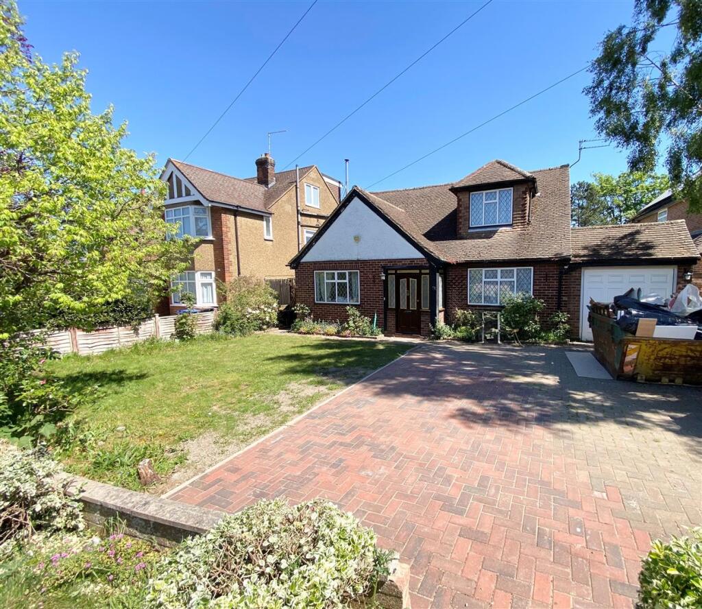 3 bed Detached bungalow for rent in North Mymms. From Duncan Perry Estate Agents - Potters Bar