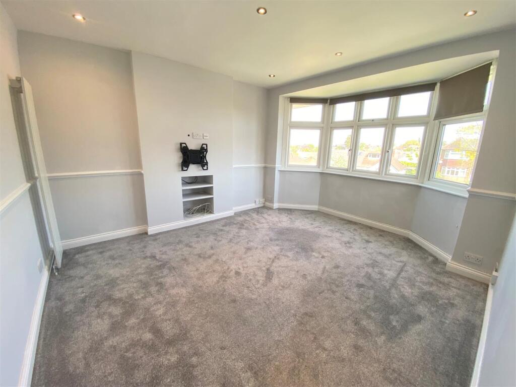 2 bed Annexe for rent in Potters Bar. From Duncan Perry Estate Agents - Potters Bar