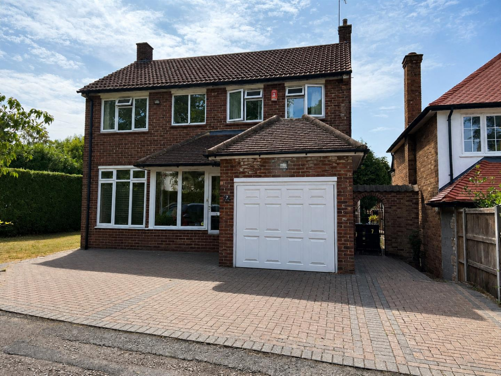 4 bed Detached for rent in Potters Bar. From Duncan Perry Estate Agents - Potters Bar