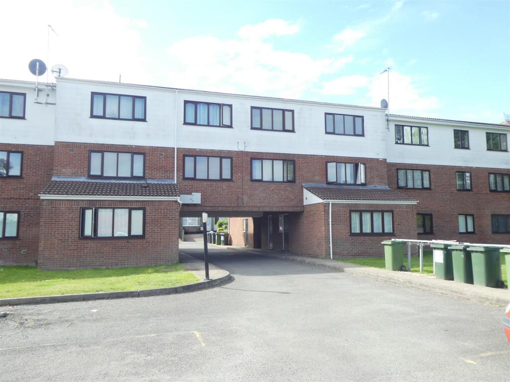 4 bed Studio for rent in Barnet. From Duncan Perry Estate Agents - Potters Bar